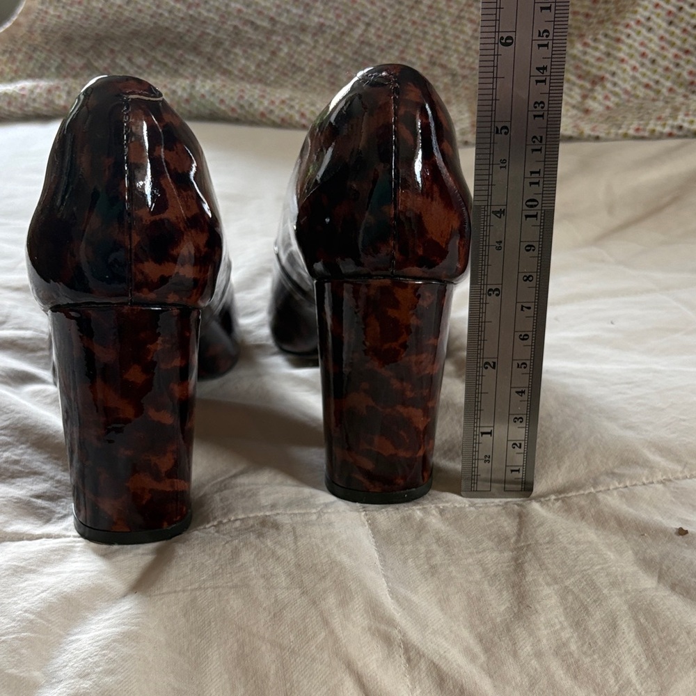 Isola Eleni Cinnamon Leopard Print Patent Leather Pumps Heels Size 7.5M - Picture 4 of 10